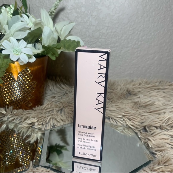 New Mary Kay luminous-wear liquid foundation Beige 4